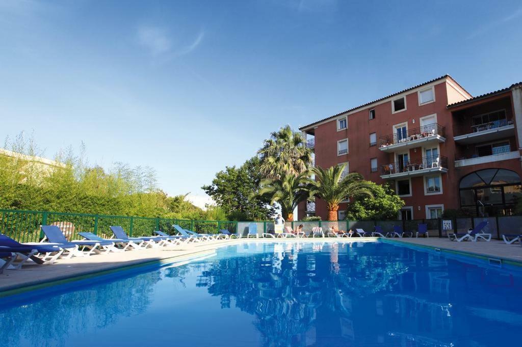 Residence 4 Etoiles Port Marine Сент-Максим Экстерьер фото